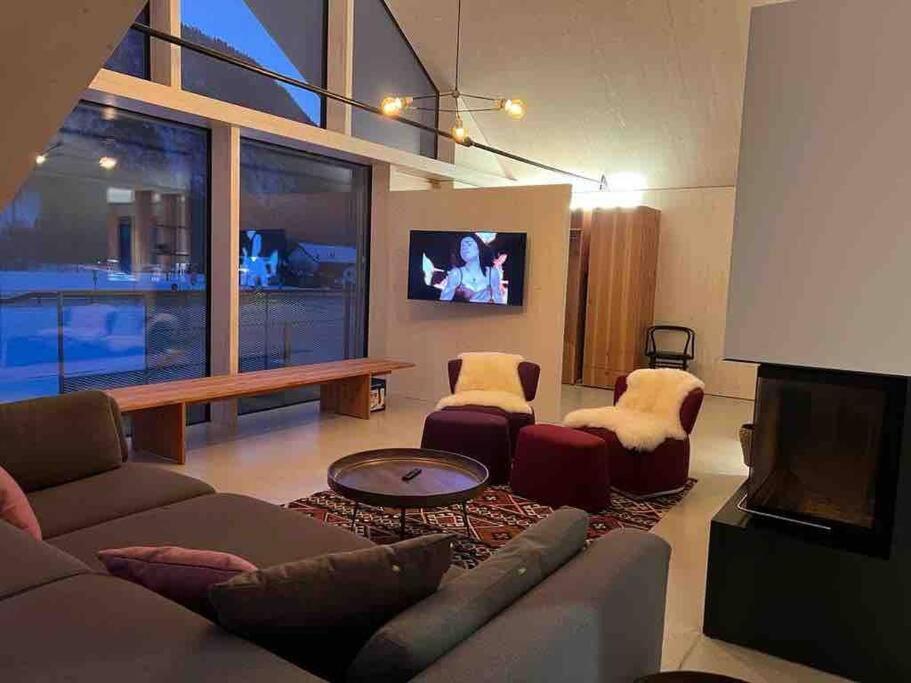 Urban Alpine Penthouse With Lake View Maurach  Bagian luar foto